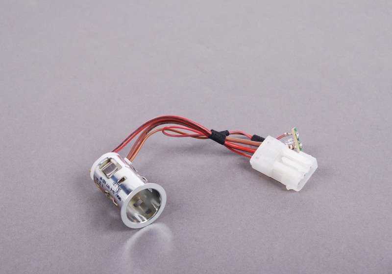 Toma de mechero / enchufe 12V OEM 61346977682 para BMW E71, E72, E85, E86. Original BMW.