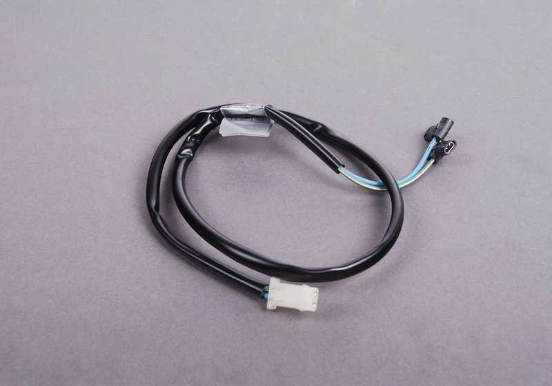 Cabo do sensor reverso OEM 23141220284 para BMW E30 320i, 320is, M3 (incl. Versões GR.A/DTM e GR.N). Compatível com caixas de troca manual. BMW original.