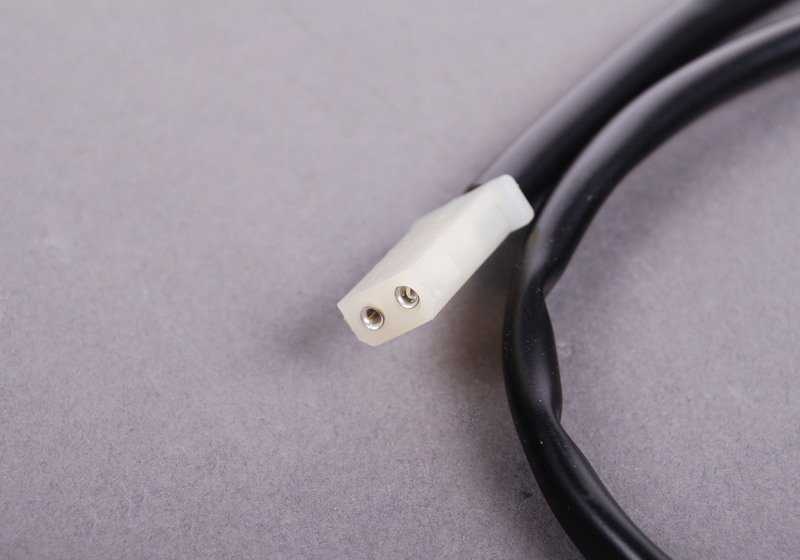 Cabo do sensor reverso OEM 23141220284 para BMW E30 320i, 320is, M3 (incl. Versões GR.A/DTM e GR.N). Compatível com caixas de troca manual. BMW original.