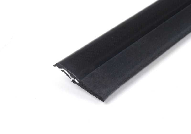 Junta goma puerta delantera OEM 51337050534 para MINI R50, R52, R53. Compatible con versiones One y Cooper de 2001 a 2006. Original MINI.