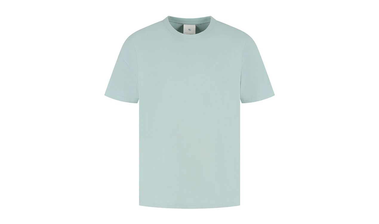 Camiseta BMW T-Shirt Arc unisex azul talla M. 100% algodón con logo BMW frontal y nombre en la espalda. OEM 80145B5F4D6. Original BMW. No apta para uso en vehículos. Ideal para fans y entusiastas de BMW.