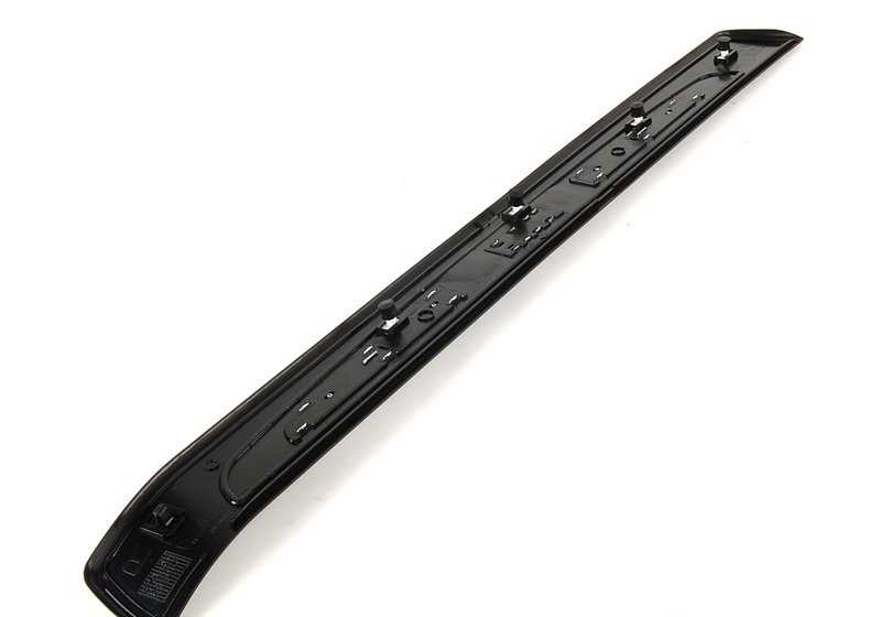 Embellis d'entrée avant droit pour BMW E65, E66 (OEM 51477051872). BMW d'origine