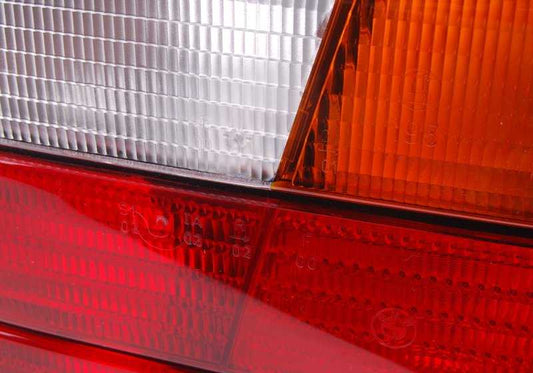 Piloto traseiro direito OEM 63211393430 para BMW E36. Compatível com todas as versões deste modelo. Substituição original da BMW.
