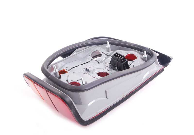 Piloto traseiro direito OEM 63211393430 para BMW E36. Compatível com todas as versões deste modelo. Substituição original da BMW.