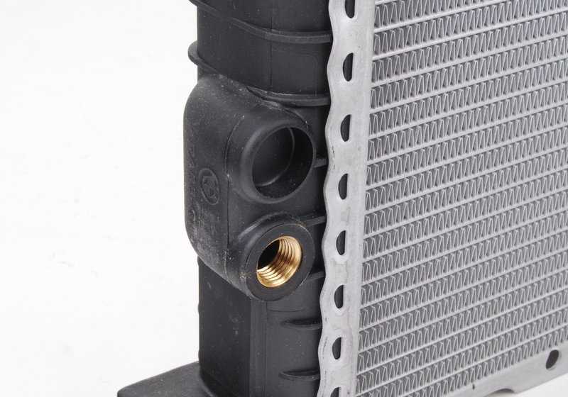 Radiador de refrigerante OEM 17111702969 para BMW E39, E38. Original BMW.