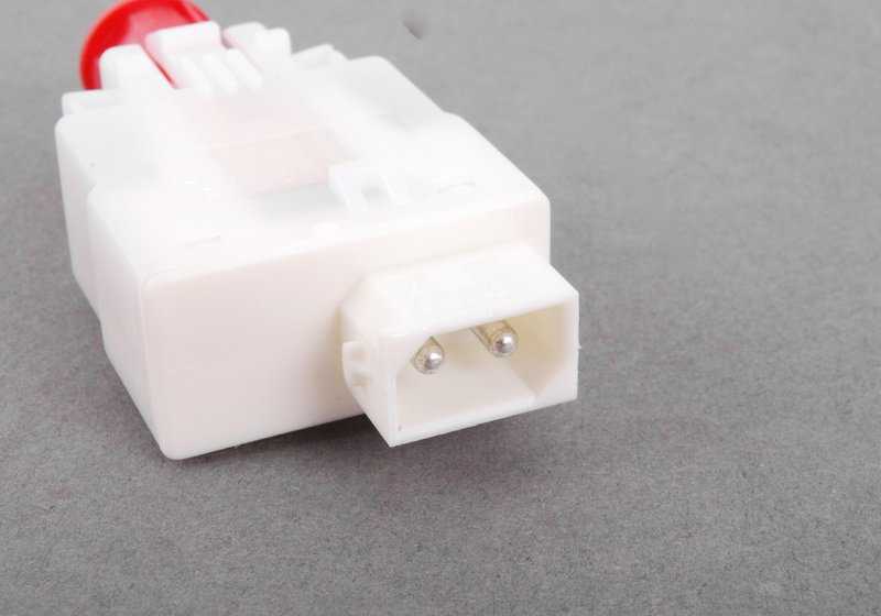 Interruptor de pedal de embrague OEM 61318360421 para BMW E30, E36, E46, E34, E39, E24, E32, E38, E31, Z3. Original BMW.