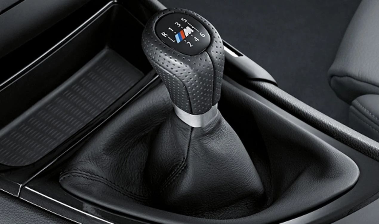 Pomo deportivo cambio 6 marchas OEM 25118037304 para BMW E81, E82, E87, E87N, E88. Original BMW.