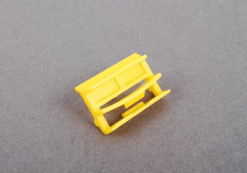Clip de sujeción amarillo OEM 51777166869 para BMW E90, E91. Compatible con modelos 316d, 316i con motores N47, N45T, N43. Original BMW. Ideal para fijación de embellecedores laterales y paso de rueda.