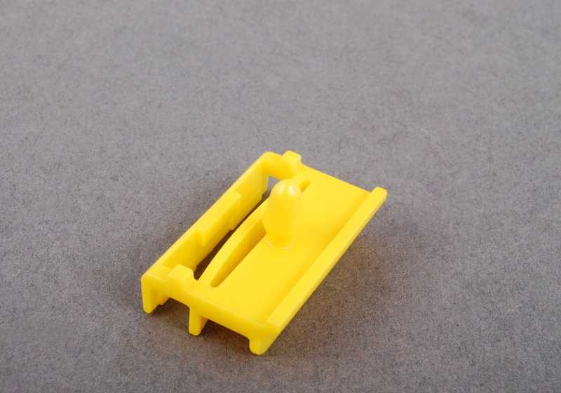 Clip de sujeción amarillo OEM 51777166869 para BMW E90, E91. Compatible con modelos 316d, 316i con motores N47, N45T, N43. Original BMW. Ideal para fijación de embellecedores laterales y paso de rueda.