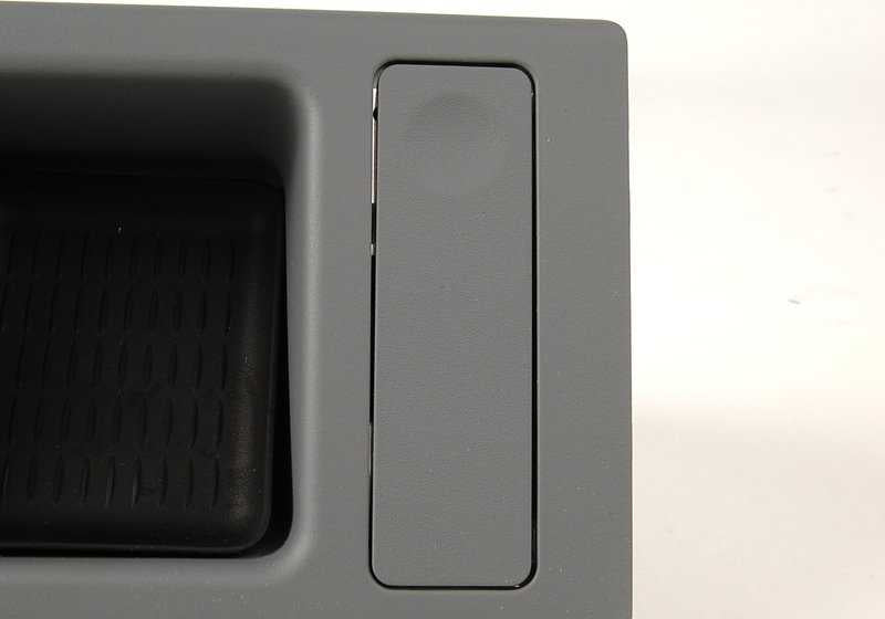 Bandeja de herramientas con compartimento para monedas OEM 51168248505 para BMW Serie 3 E46. Original BMW.