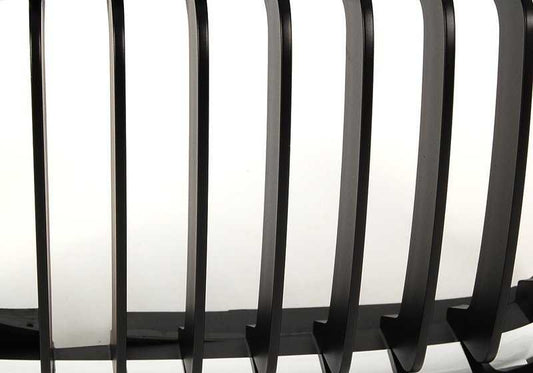 Sinistra decorativo Gram OEM 51137030545 per BMW E46 316i (Modelli AL11, AL21, AL22, AL51, AN72, AN82, AX31, AX32, AX41). BMW originale di colore nero.