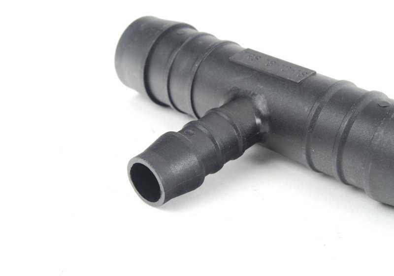 Conector en T (refrigeración) OEM 64118367832 para BMW E30. Pieza original BMW. Ideal para sistemas de refrigeración y agua en modelos clásicos.