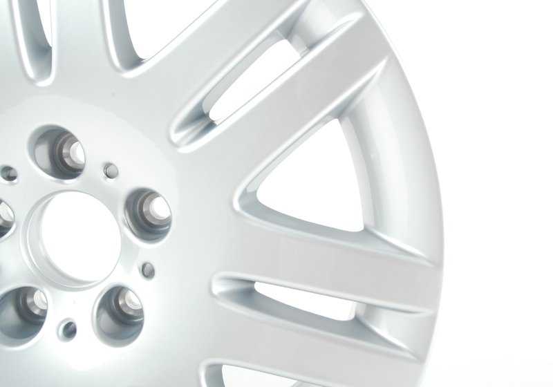 Llanta de aleación Doble Radio 93 OEM 36116753239 para BMW E65 y E66. Apta para varios motores y versiones dentro de estas series. Acabado plata 18" ET24. Original BMW.