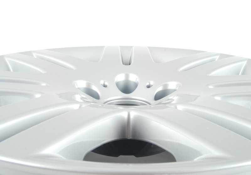 Llanta de aleación Doble Radio 93 OEM 36116753239 para BMW E65 y E66. Apta para varios motores y versiones dentro de estas series. Acabado plata 18" ET24. Original BMW.