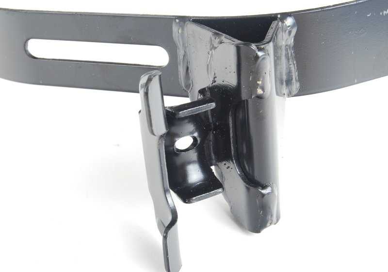 OEM escape clamp 18211176390 for BMW E28 520i {E28}. Original BMW piece. Ideal to set the exhaust system in models without catalysts manufactured between 1981 and 1987.