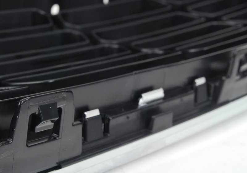 Rejilla decorativa frontal OEM 51139807476 para MINI R60, R61 (Countryman y Paceman). Original MINI.
