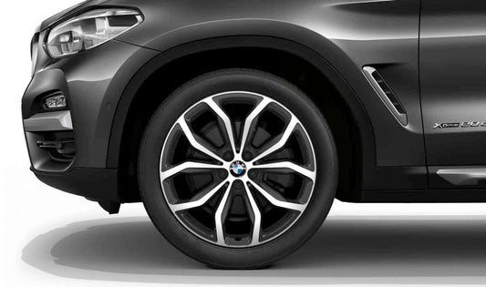 Design e spro-Spoke 695 20 ”Orbitgrey OEM 3611687330 Design su BMW G01 (X3) e G02 (X4). Pneumatici posteriori originali BMW. Compatibile con versioni M40D.