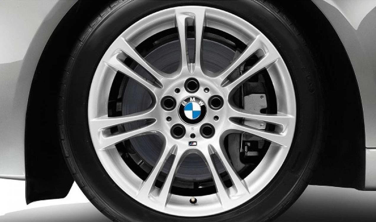 Llanta original BMW M Doble Radio 350 18" (8x18 ET30) en color plata para BMW F10, F10N, F11, F11N, F06, F06N, F12, F12N, F13, F13N. OEM 36117842650. Original BMW.