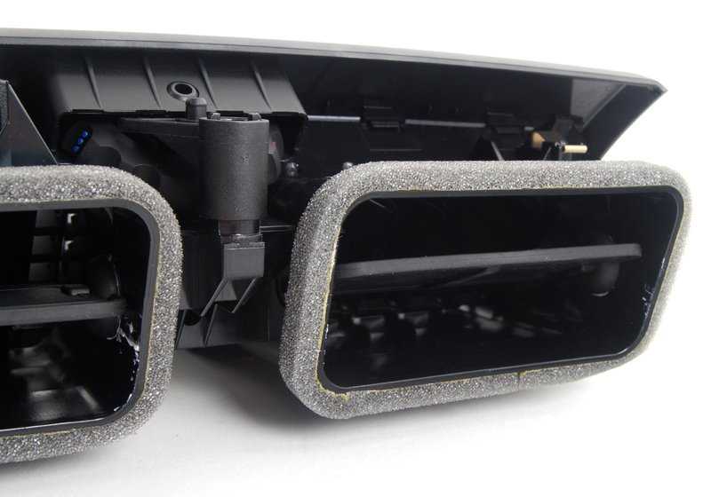 Grade de ventilação central OEM 64223415965 para BMW X3 E83 (1.8D, 2.0D, 2.0I) de 2006 a 2010. Substituição original da BMW.