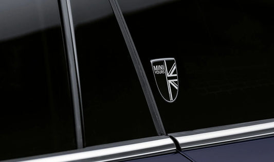 Inscripción MINI Yours OEM 51149477809 para MINI F54, F55, F56, F60... y más. Original MINI.