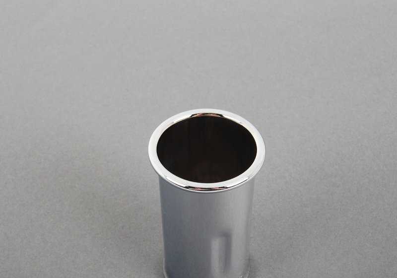 Embellecedor de escape cromado 42 mm OEM 82119413972 para BMW E12, E28, E24. Mejora estética del tubo de escape. Original BMW.