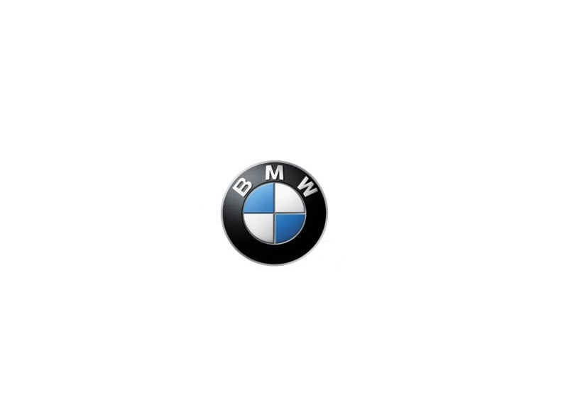 Emblema delantero con base OEM 51147336450 para BMW F07 (520d, 528i, 530d, 535d) modelos del 2013 al 2017. Original BMW.