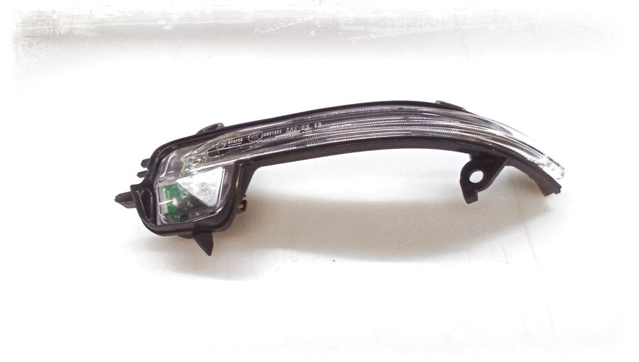 Intermitente adicional retrovisor izquierdo OEM 51169879127 para BMW F40, F44. Original BMW.