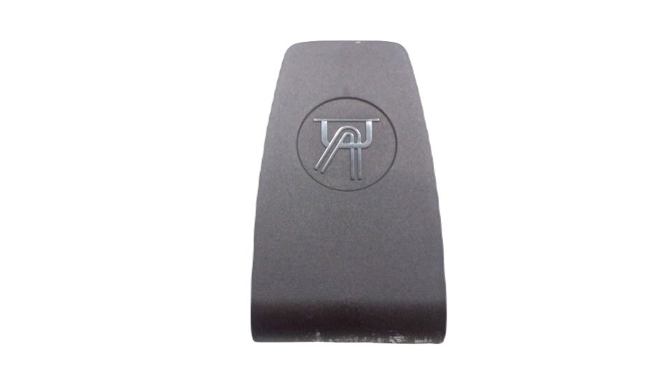 Tapa anilla de sujeción maletero OEM 51477471668 para BMW G31 (520d, 518d) desde 2017 a 2024. Pieza original BMW. Ideal para cubrir el anclaje en el piso del maletero. Color negro.