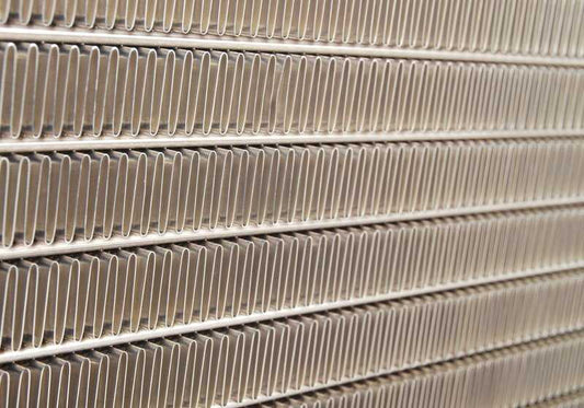 Radiatore refrigerante per la serie BMW 5 E28 (OEM 17111151790). BMW originale