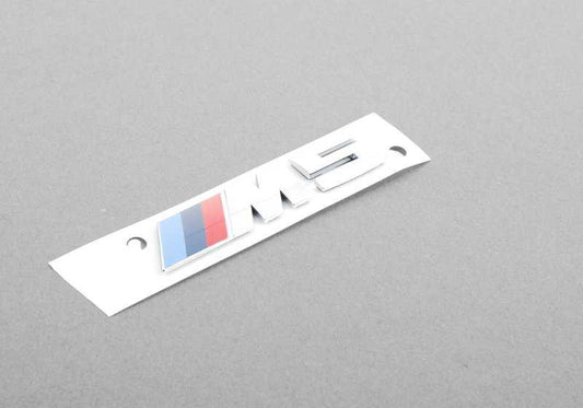 Emblema trasero OEM 51138059945 para BMW Serie 5 F10, M5 F90... y más. Original BMW.