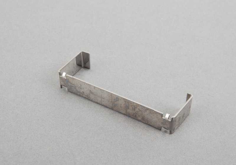 Clip para BMW E36 (OEM 51218188822). Original BMW.