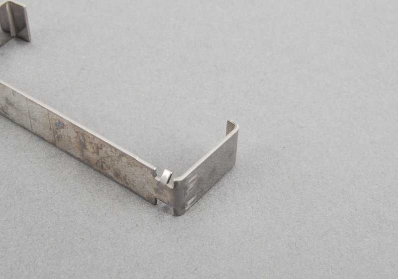 Clip para BMW E36 (OEM 51218188822). Original BMW.