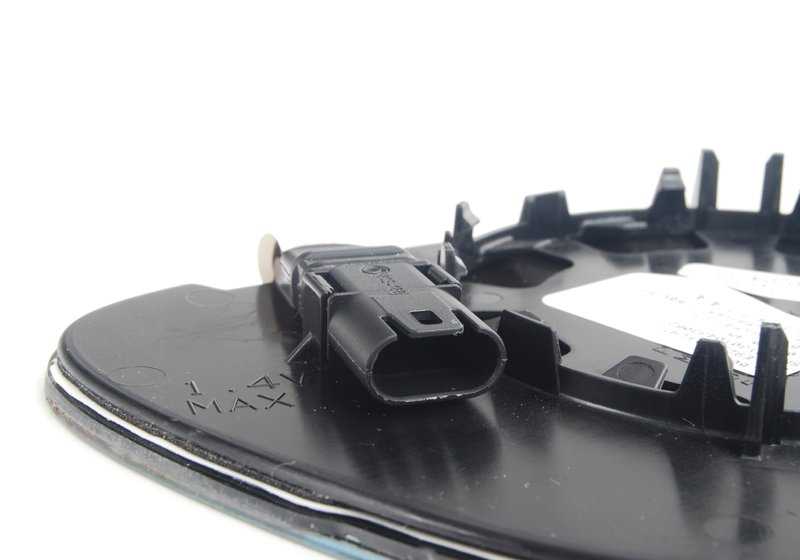 Cristal retrovisor izquierdo calefactable OEM 51168041953 para BMW Serie 1 E82, E88 {128i, 135i, 135is, M Coupé}. Compatible con modelos de 2007 a 2013. Original BMW.