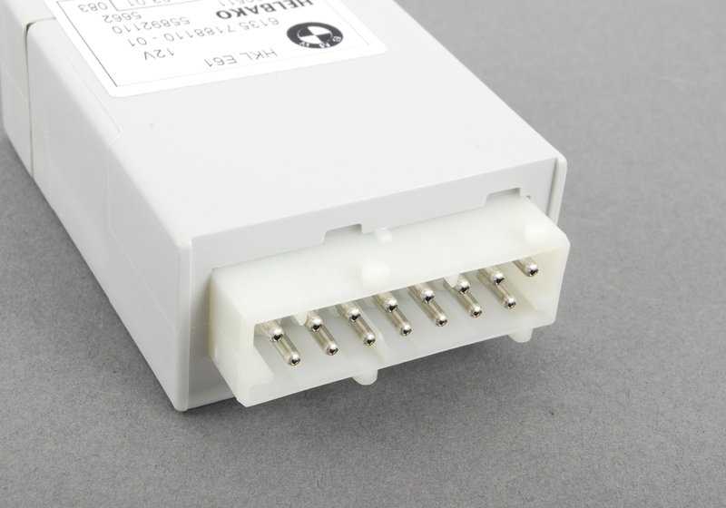 Módulo apertura eléctrica maletero OEM 61357188110 para BMW E61, E61N, E65, E66. Control unidad original para portón trasero eléctrico. Repuesto original BMW.