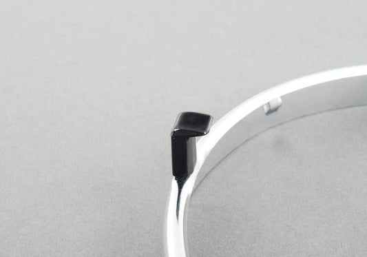 Anneau de support en cristal Izquierdo Faro OEM 63121369107 pour BMW E28. Remplacement BMW d'origine.