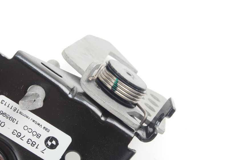 Pieza superior cerradura capó izquierda OEM 51237183763 para BMW F07, F10, F11, F18, F06, F12, F13, F01, F02, F04, E89. Original BMW.