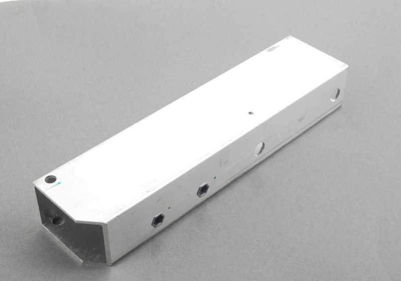 Elemento de deformação frontal inferior esquerdo OEM 51117158873 para BMW F07, F10, F11. BMW original.