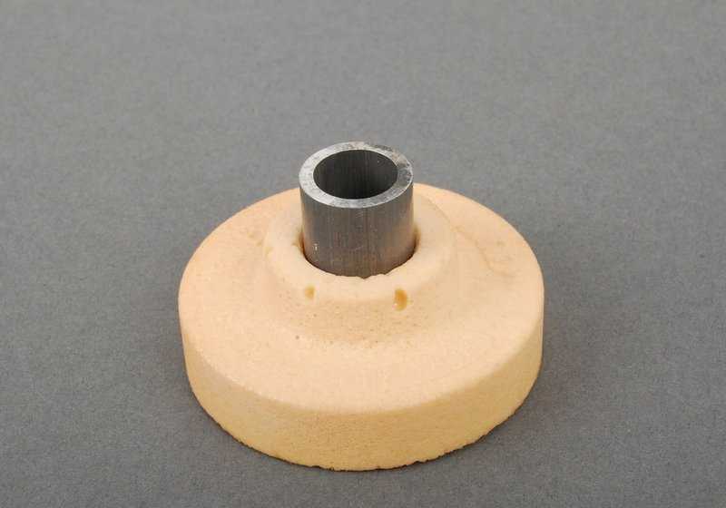 Soporte inferior del muelle trasero OEM 33526776557 para BMW X5 {E70, E70N} y BMW X6 {E71}. Recambio original BMW.