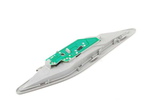 Luz interior trasera izquierda OEM 63318363607 para BMW Serie 5 E39 520i. Original BMW.