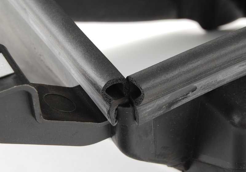 Conducto de aire para enfriador de aceite motor delantero derecho OEM 51717205946 para BMW E70, E71. Original BMW.