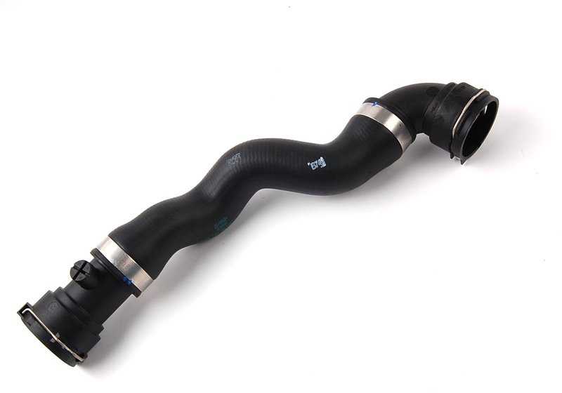 Manguera de refrigerante OEM 11531705223 para BMW E39 y E38 520i con motor M52. Compatible con versiones manuales y automáticas de tracción trasera. Original BMW.