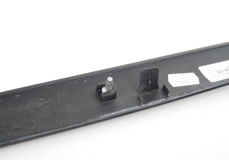 Embellecedor salpicadero madera gris OEM 51459121704 para BMW E81, E82, E87, E88. Pieza original BMW. Ideal para renovar el interior con acabado elegante.