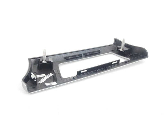 Embellecedor interior aluminio izquierdo OEM 51459148067 para BMW E90, E91, E92, E93. Acabado Glacier Silber. Compatible con todos los modelos indicados. Original BMW.