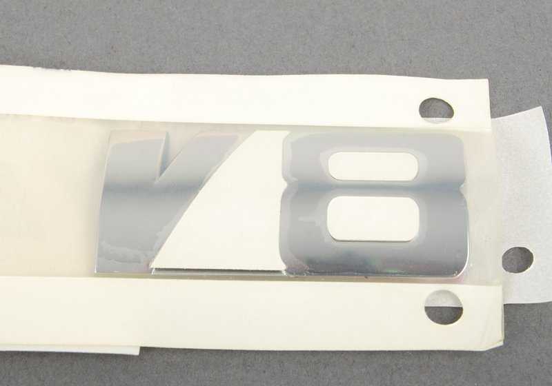 Emblema adhesivo V8 OEM 11617837739 para BMW E90 M3, E92 M3 y E93 M3. Compatible con versiones PM91, PM92, VA91, VA92, KG91, KG92, WD91, WD92, DX91, DX92. Original BMW.