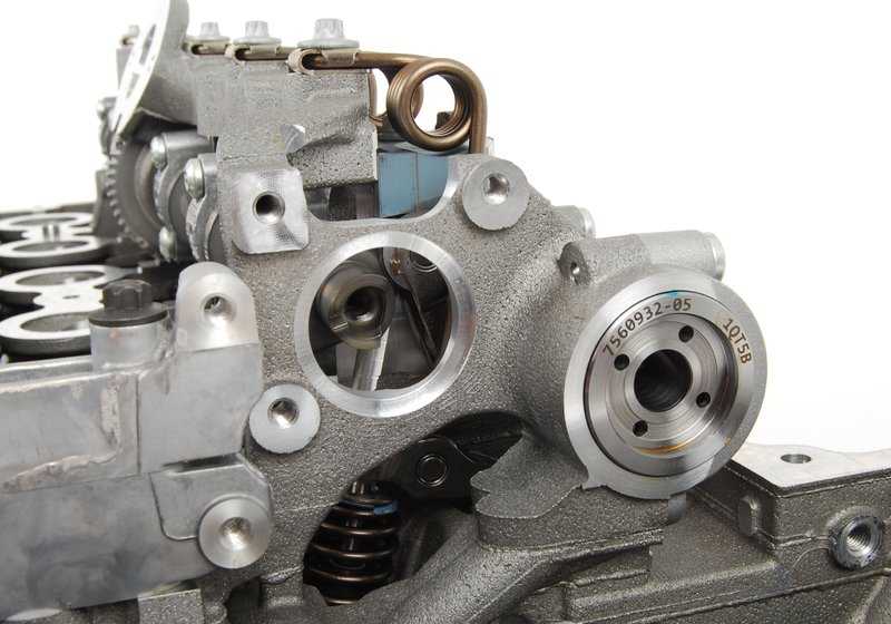 Codificato con il sistema di valvole 11127591617 per BMW E81, E82, E87, E88, E90, E91, E92, E93, E60, E61, F10, F11, F18, E63, E64, E65, E66, F01, F02, E84, E83, F25, F25, F25, E70 0 E86, E89. BMW originale.