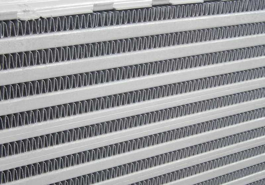 Intercooler OEM 17117618768 para BMW F07N, F10, F10N, F11, F11N, F18N. Repuesto original BMW. Ideal para mejorar la refrigeración del aire del motor y mantener el rendimiento óptimo.