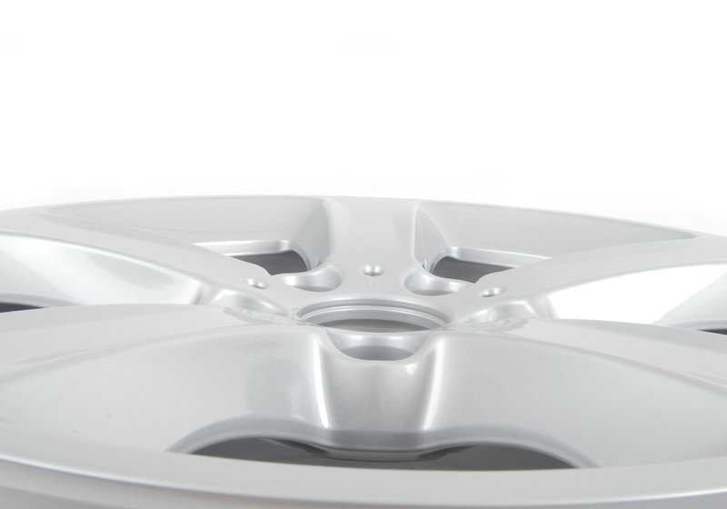 Llanta de aleación diseño estrella 137 OEM 36116762300 para BMW Serie 3 E46. Original BMW.