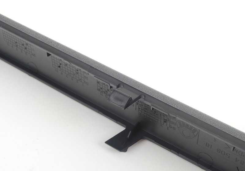 Moldura trasera derecha OEM 51128184508 para BMW E39 (520i, 523i, 525i, 528i, 530i, 535i, 540i, M5). Original BMW.