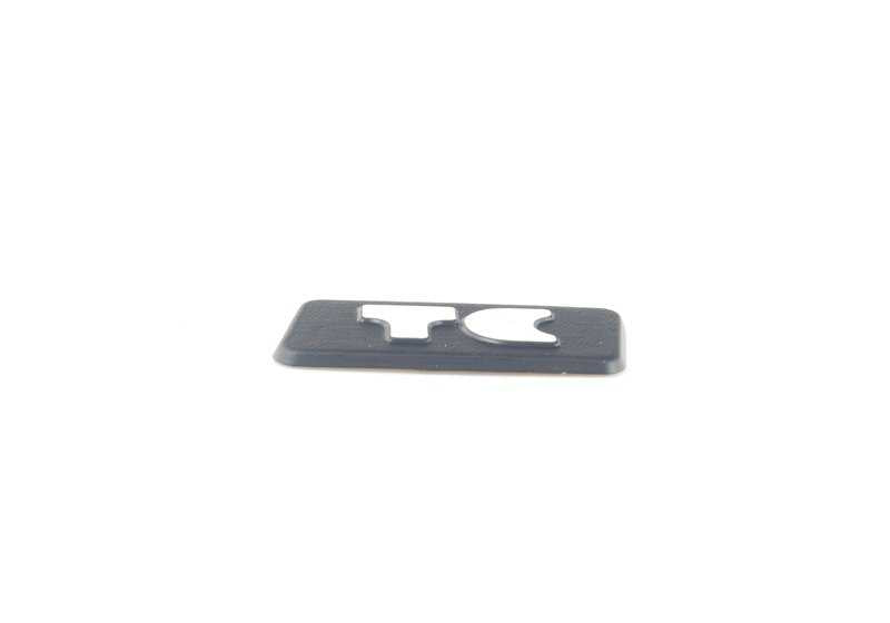 Emblema frontal OEM 51140006329 para BMW E30 316i. Compatible con versiones manuales y automáticas fabricadas entre 1982 y 1991. Pieza original BMW.