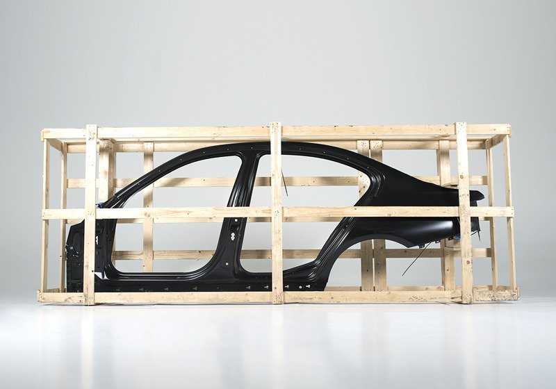 Marco lateral exterior izquierdo OEM 41217298011 para BMW F30. Original BMW.